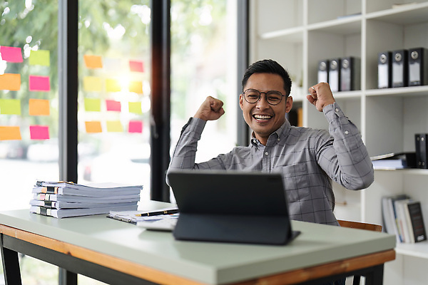 포토 JPG 해외이미지 직업 손 남자 산업 컨셉 비즈니스 건축양식 통신 공장 성공 협력 노동자 악수 안전 사람 두명 건물 사무실 거래 인사 업무 작업 비즈니스맨 엔지니어 감독 헬멧 건축가 계약 경영자 청사진 공학 떨림 건축업자 계약자 프로젝트 해외202310 해외포토 건축물 교육 건축 공업 모션 손짓 신체부위 예절 직장인 기술자 보호장비 리더 파일형식