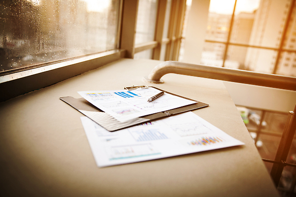 포토 JPG 해외이미지 직업 종이 컬러 컨셉 돈 회사 비즈니스 통계 탁자 성공 그래프 사람없음 금융 경제 파란색 사무실 펜 볼펜 자료 정보 성장 업무 그리기 계산 시장 계획 주식 예측 가격 오브젝트 무역 보고서 문서 투자 이익 회계 경영 마케팅 수입 자금 해외202310 해외포토 산업 가구 모션 필기구 작업 재산 파일형식