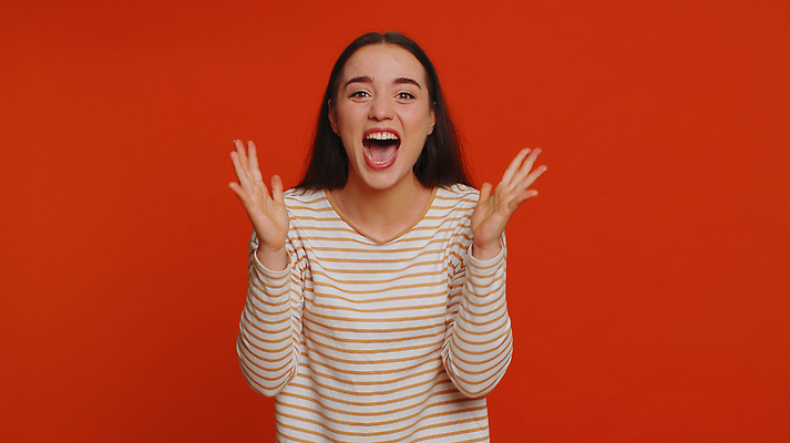 포토 JPG 해외이미지 학생 라이프스타일 여자 행복 응원 청소년 성공 기념 실내 한명 빨간색 유행 희망 놀람 꿈 축하 표현 우승 생일 행운 재산 시원함 만족 긍정 재택근무 구걸 고립 골 복권 승자 챔피언 필승 혼자 힙스터 카피스페이스 해외202310 해외포토 1 패션 기념일 감정 컬러 컨셉 비즈니스 표정 사람 내부 생활 금융 공백 최고 파일형식