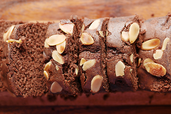 포토 JPG 해외이미지 음식 빵 조각 부분 디저트 사람없음 케이크 초콜릿 빵집 견과류 대접 신선 뜨거움 달콤 맛 크림 아몬드 페스츄리 핸드메이드 맛있는 해외202310 해외포토 컨셉 상점 파일형식