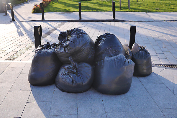 포토 JPG 해외이미지 가방 사람없음 상자 쌓기 환경 검은색 재활용 쓰레기통 그룹 오염 던지기 쓰레기 폐기물 큼 일회용 컨테이너 플라스틱 묶기 천 버리기 오브젝트 먼지 자루 팩 패키지 흙더미 낭비 고립 생태학 의무 처리 해외202310 해외포토 잡화 교육 산업 컬러 컨셉 모션 재질 흙 화장품 직물 크기 친환경 파일형식 더미