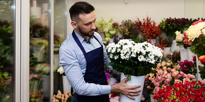 포토 JPG 해외이미지 식물 백인 직업 꽃 꽃다발 꽃무늬 비즈니스 실내 선물 한명 사람 장식 장미 상점 신선 작업 다발 배열 꽃집 소매 주인 부티크 중소기업 해외202310 해외포토 서양인 1 무늬 회사 내부 파일형식