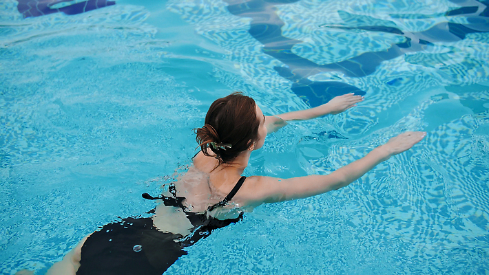 포토 JPG 해외이미지 백인 라이프스타일 여자 수영복 행복 안경 스포츠 신체 자연 휴가 건강 한명 미소 사람 성인 야외 물 여름 파란색 비키니 운동 뷰티 맑음 검은색 수영 스파 목욕 활발 거품 기쁨 젖음 아래 다이빙 수영선수 해외202310 해외포토 자연요소 서양인 1 잡화 옷 계절 감정 컬러 컨셉 날씨 운동선수 표정 생활 청결 수상스포츠 방향 생태계 위치 수중스포츠 파일형식
