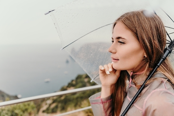 포토 JPG 해외이미지 백인 1 라이프스타일 계절 공원 여자 행복 실루엣 컨셉 우산 창문 자연 날씨 한명 미소 사람 성인 야외 물 여름 뷰티 유행 걷기 봄 기쁨 젖음 가을 도시 투명 떨어짐 빗방울 보케 양산 긍정 폭풍 나쁜 해외202310 해외포토 자연요소 서양인 공공시설 감정 모션 촬영기법 표정 생활 비_날씨 생태계 파일형식