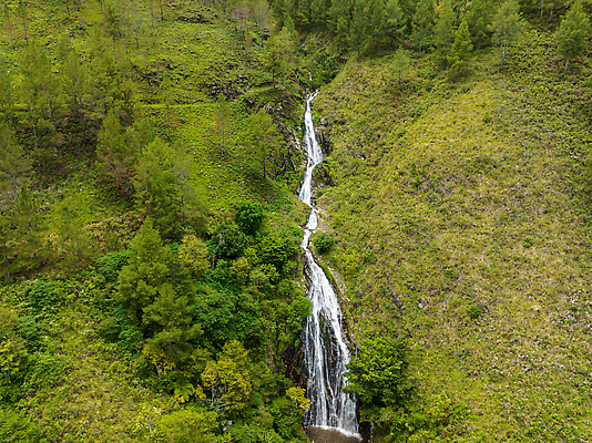 포토 JPG 해외이미지 나무 식물 공원 여행 잎 자연 산 풍경 사람없음 야외 목재 초록색 물 여름 강 뷰티 환경 골짜기 봄 폭포 흐름 가을 바위 신선 개울 숲 열대우림 인도네시아 내추럴 조감도 해외202310 해외포토 자연요소 계절 공공시설 아시아 컬러 컨셉 재료 돌_바위 생태계 파일형식