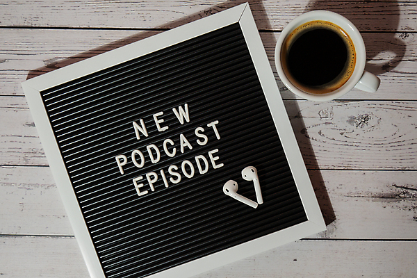 포토 JPG 해외이미지 무료이미지 라이프스타일 커피 프레임 사람없음 커피잔 오브젝트 방송 무선이어폰 플랫레이 해외202310 해외포토 음료 이어폰 잔 생활 플랫 파일형식 무료콘텐츠