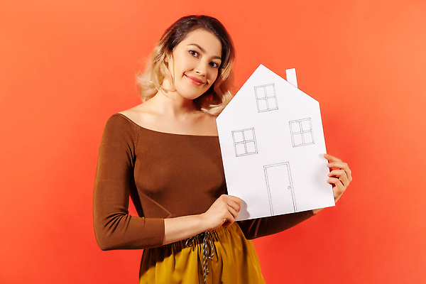 포토 JPG 해외이미지 백인 여자 행복 종이 컨셉 생각 청소년 부동산 설계 아파트 주택 아이디어 실내 한명 미소 안전 사람 건물 빨간색 희망 꿈 잡기 재산 구매 중개인 그림 보안 투자 긍정 시스템 보험 대출 고립 렌탈 부동산중개인 투자자 프로젝트 해외202310 해외포토 서양인 직업 1 건축물 감정 컬러 비즈니스 모션 표정 내부 금융 쇼핑 파일형식