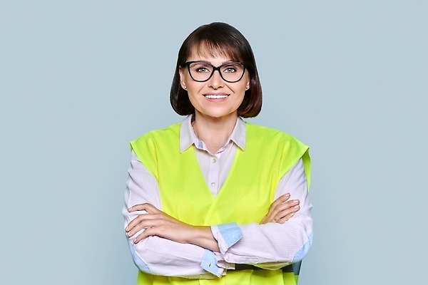 포토 JPG 해외이미지 백인 직업 여자 행복 산업 40대 중년 백그라운드 비즈니스 건축양식 공장 노동자 한명 미소 안전 사람 성인 건물 노란색 조끼 업무 자신감 엔지니어 중앙 보호 건축가 땅 경영자 팔 공학 교차 건축업자 계약자 고립 프로젝트 해외202310 해외포토 서양인 1 건축물 교육 건축 감정 컬러 컨셉 공업 표정 신체부위 외투 작업 기술자 계약 리더 파일형식