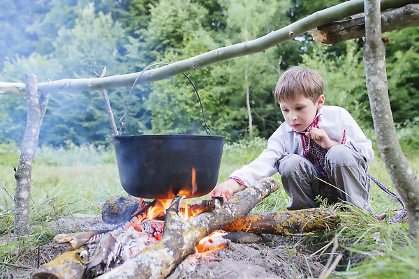 포토 JPG 해외이미지 나무 백인 모델 전통 드레스 옷 공원 행복 문화 어린이 음식 셔츠 밭 놀이 휴가 요리 한명 사람 소년 여러명 뷰티 유행 흰색 숲 작음 장작 모닥불 러시아 보케 자수 민화 벨로루시 심각 우크라이나 전국 해외202310 해외포토 서양인 식물 1 공공시설 남자 감정 유럽 컬러 다수 컨셉 상의 농업 불 크기 그림 파일형식