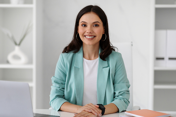 포토 JPG 해외이미지 백인 직업 라이프스타일 유럽 회사 비즈니스 CEO 탁자 성공 수업 직장 실내 한명 사람 앉기 정장 내부 사무실 교사 공백 흰색 최고 업무 비즈니스우먼 자신감 경영자 투자 긍정 마케팅 영상통화 프리랜서 혼자 목업 카피스페이스 제의 밀레니얼 해외202310 해외포토 서양인 1 옷 여자 교육 감정 나라 컬러 가구 컨셉 모션 생활 경제 작업 직장인 리더 통화 파일형식