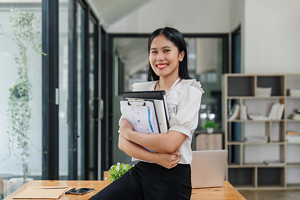 포토 JPG 해외이미지 백인 직업 라이프스타일 여자 행복 회사 비즈니스 CEO 사업가 통신 성공 직장 실내 한명 서기 미소 사람 앉기 동양인 성인 노트북 컴퓨터 사무실 뷰티 업무 작업 비즈니스맨 비즈니스우먼 자신감 종업원 스마트 책상 경영자 긍정 온라인 경영 해외202310 해외포토 서양인 1 남자 감정 가구 컨셉 모션 표정 인종 내부 생활 전자제품 직장인 리더 파일형식