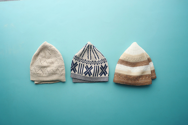 포토 JPG 해외이미지 모양 모자 남자 아시아 종교 문화 사람없음 유행 직물 이슬람교 천 수집 오브젝트 심플 머리장식 캡모자 파키스탄 해외202310 해외포토 모자_잡화 잡화 나라 사람 장식 파일형식