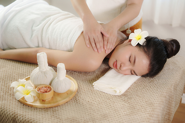 포토 JPG 해외이미지 백인 직업 라이프스타일 손 웰빙 여자 행복 얼굴 신체 휴식 건강 한명 사람 성인 치료 수건 뷰티 약 상점 스파 화장품 흰색 마사지 고급 소중 피부 피부관리 휴양지 아로마테라피 테라피 내추럴 순서 거짓말 돌봄 안마사 해외202310 해외포토 서양인 1 감정 컬러 컨셉 의학 모션 생활 신체부위 위생용품 장소 파일형식