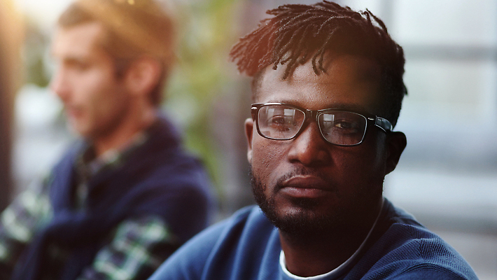 포토 JPG 해외이미지 모델 직업 응시 남자 행복 안경 얼굴 회사 비즈니스 사업가 성공 아파트 실내 서기 미소 웃음 사람 인종 두명 금융 사무실 검은색 업무 비즈니스맨 치아 상담원 대표 종업원 상담 리더 긍정 주인 보험 경영 계좌 마케팅 해외202310 해외포토 시선 잡화 감정 컬러 컨셉 모션 주택 표정 내부 신체부위 경제 작업 직장인 사무원 소화기관 파일형식