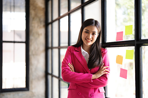 포토 JPG 해외이미지 직업 디자인 여자 종이 안경 벽 생각 비즈니스 통신 성공 협력 설계 아이디어 직장 함께함 한명 서기 사람 동양인 사무실 쪽지 업무 비즈니스맨 비즈니스우먼 그룹 작업실 계획 토론 종업원 동료 어려움 콜라보레이션 브레인스토밍 해외202310 해외포토 1 잡화 남자 컨셉 회사 관계 모션 인종 작업 직장인 파일형식