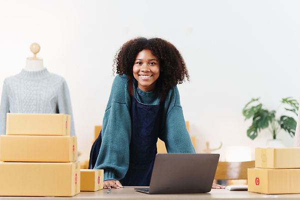 포토 JPG 해외이미지 직업 라이프스타일 여자 행복 회사 비즈니스 사업가 성공 주택 한명 사람 성인 노트북 쇼핑 컴퓨터 상자 사무실 상점 일본 업무 비즈니스우먼 작음 종업원 사이버 고객 서비스 패키지 소매 온라인 주소 주인 물류 마케팅 매각 목록 프리랜서 중소기업 해외202310 해외포토 1 감정 아시아 컨셉 건물 생활 전자제품 작업 직장인 크기 파일형식