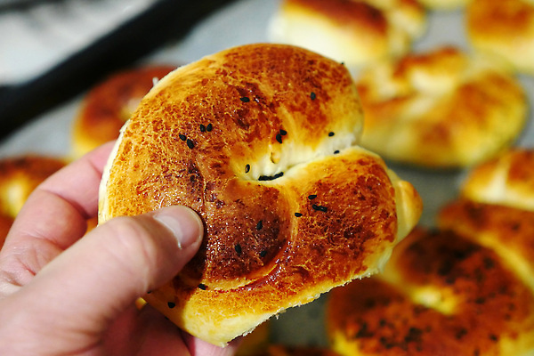 포토 JPG 해외이미지 음식 백그라운드 가지 치즈 육류 사람없음 물 빵집 원형 아침식사 퍼프 깨 페스츄리 핸드메이드 스타일 튀르키예 해외202310 해외포토 자연요소 도형 아시아 빵 채소 식재료 유제품 상점 식사 조미료 파일형식