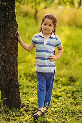 포토 JPG 해외이미지 나무 1 라이프스타일 긴머리 공원 여자 교육 딸 얼굴 잎 생각 장난 태국 휴식 건강 한명 미소 웃음 사람 앉기 풍경 야외 초록색 여름 햇빛 뷰티 맑음 기쁨 탐험 도전 가을 좌절 고독 읽기 만족 고민 10월 해외202310 해외포토 식물 헤어스타일 계절 공공시설 감정 아시아 컬러 컨셉 가족 모션 날씨 표정 생활 신체부위 태양 날짜 파일형식