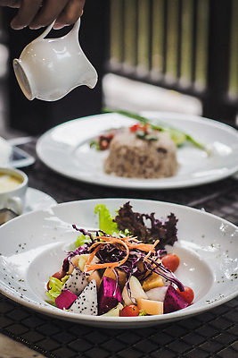 포토 JPG 해외이미지 전통 접시 음식 백그라운드 다이어트 토마토 채소 탁자 건강 요리 사람없음 초록색 요식업 식당 와인 식사 저녁식사 당근 샐러드 흰색 신선 맛 먹기 유기농 점심식사 뷔페 채식주의자 맛있는 해외202310 해외포토 식기 웰빙 산업 컬러 가구 컨셉 모션 뿌리채소 주류 상점 채식 파일형식