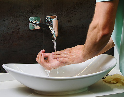 포토 JPG 해외이미지 무료이미지 남자 건강 한명 상반신 성인 옆모습 보호 위생 씻기 세면대 손씻기 위생관리 성인남자한명만 해외202310 해외포토 1 뷰포인트 컨셉 관리 사람 청결 남자한명만 성인남자만 파일형식 무료콘텐츠