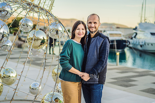 포토 JPG 해외이미지 백인 학생 커플 여자 유럽 바다 섬 여행 요트 가족 자연 거리 항해 사랑 풍경 두명 10대 세로 물 여름 파란색 여행객 일몰 잡기 만 보트 고급 휴양지 함선 몬테네그로 조감도 해외202310 해외포토 자연요소 서양인 계절 감정 나라 컬러 컨셉 배_교통 관계 모션 청소년 사람 노을 장소 생태계 파일형식