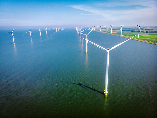 포토 JPG 해외이미지 산업 바다 밭 바람 안테나 해변 사람없음 초록색 환경 힘 재활용 풍차 발전기 에너지 칼날 풍력에너지 네덜란드 에코 생태계 프로펠러 지구온난화 세대 유지 방앗간 혁명 개발 드론 생태학 해외202310 해외포토 자연요소 교육 유럽 컬러 컨셉 농업 통신 날씨 발전소 그린에너지 친환경 기후변화 파일형식