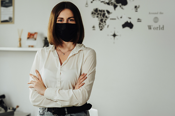 포토 JPG 해외이미지 백인 직업 여자 티셔츠 노동자 갈색머리 가면 한명 사무실 흰색 업무 점 종업원 경영자 관리자 정중 해외202310 해외포토 서양인 1 헤어스타일 컬러 컨셉 셔츠 비즈니스 사람 작업 리더 파일형식