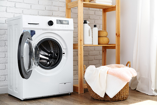 포토 JPG 해외이미지 가사 집안 선반 실내 사람없음 수건 빨래 세제 드럼세탁기 빨래바구니 해외202310 해외포토 가구 내부 위생용품 바구니 세탁기 파일형식