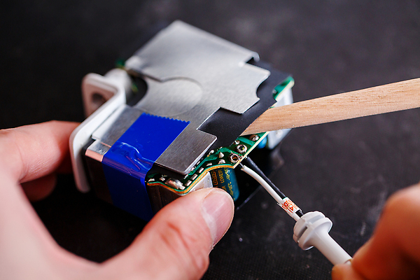 포토 JPG 해외이미지 백그라운드 통신 모바일 사람없음 노트북 스마트폰 핸드폰 컴퓨터 세트 디지털 검은색 기계 장비 터치 흰색 공구 도움 기술자 엔지니어 균열 수리 연결 USB 믹서 전화기 가득함 스마트 오브젝트 사인 전자 유지 고립 깨짐 아이폰 옛날 충전기 해외202310 해외포토 직업 컬러 컨셉 모션 전자제품 스마트기기 도구 충전 파일형식