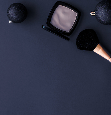 포토 JPG 해외이미지 사람없음 하이앵글 화장품 남색 오브젝트 메이크업브러쉬 오너먼트 카피스페이스 해외202310 해외포토 뷰포인트 컬러 크리스마스장식 뷰티 공백 붓 파일형식