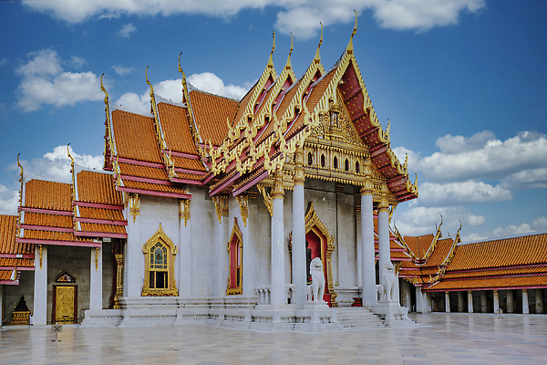 포토 JPG 해외이미지 전통 외관 아시아 종교 문화 여행 불교 건축양식 태국 하늘 휴가 미술 동양인 사람없음 건물 파란색 도시풍경 뷰티 여행객 궁전 흰색 기도 사찰 영혼 역사 황금 고급 방콕 대리석 스카이라인 랜드마크 숭배 옛날 웅장함 해외202310 해외포토 건축물 건축 나라 컬러 컨셉 고건축 재료 종교건축 문화예술 사람 인종 풍경 도시 파일형식