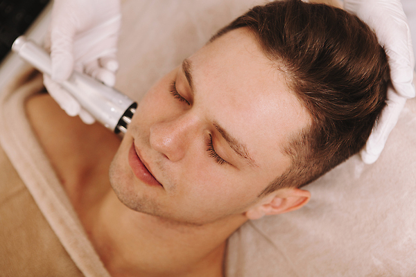 포토 JPG 해외이미지 직업 얼굴 건강 병원 한명 치료 청춘 뷰티 상점 스파 기계 장비 환자 기구 업무 주름 매끈함 미용사 하락 소중 고객 피부 서비스 피부관리 닦기 테라피 순서 돌봄 해외202310 해외포토 1 컨셉 의학 모션 사람 신체부위 작업 감각 파일형식