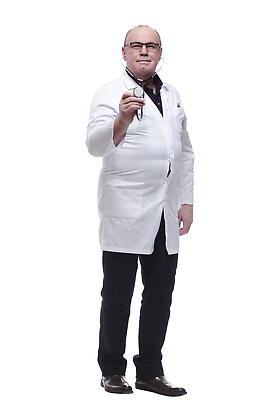 포토 JPG 해외이미지 전신 남자 청진기 한명 서기 들기 성인 의사 흰가운 성인남자한명만 해외202310 해외포토 1 의료기기 모션 사람 의료진 가운 남자한명만 성인남자만 파일형식