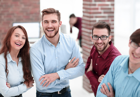 포토 JPG 해외이미지 직업 응시 행복 성공 미래 설계 노동자 함께함 관리 대화 미소 웃음 사람 앉기 여러명 햇빛 힘 기쁨 잡기 우승 작업 자신감 그룹 연결 대표 동료 흥분 개성 재택근무 경영 통일 해외202310 해외포토 시선 감정 다수 컨셉 비즈니스 관계 모션 표정 말하기 태양 최고 파일형식