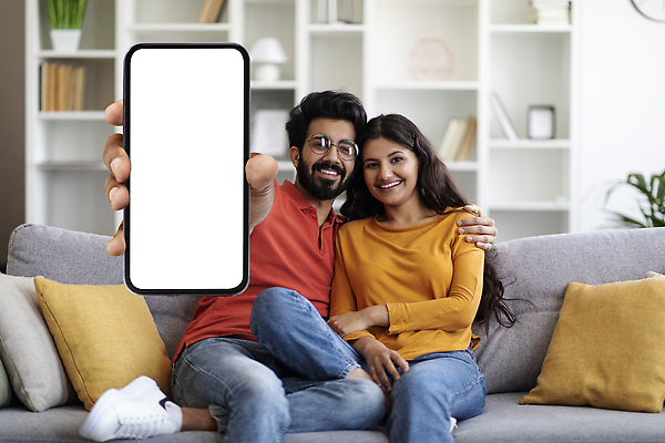 포토 JPG 해외이미지 템플릿 손 커플 행복 결혼 2 인터넷 가족 모바일 주택 함께함 사랑 미소 두명 스마트폰 핸드폰 디지털 스크린 공백 뉴스 어플리케이션 휴대용 인도인 흥분 모음 보여주기 동쪽 온라인 소셜미디어 목업 카피스페이스 밀레니얼 해외202310 해외포토 외국인 감정 컨셉 관계 모션 표정 사람 동양인 이벤트 건물 신체부위 경제 전자제품 스마트기기 방향 오브젝트 파일형식