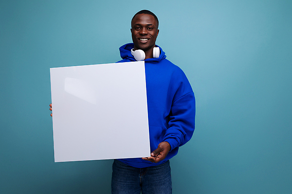 포토 JPG 해외이미지 직업 배너 응시 남자 포스터 종이 백그라운드 비즈니스 노동자 갈색머리 광고판 실내 한명 미소 옆모습 파란색 공백 전시 방 흰색 판넬 신용카드 발표 메시지 고립 카피스페이스 비어있는 해외202310 해외포토 1 헤어스타일 시선 뷰포인트 컬러 알림판 표정 사람 내부 금융 판 파일형식