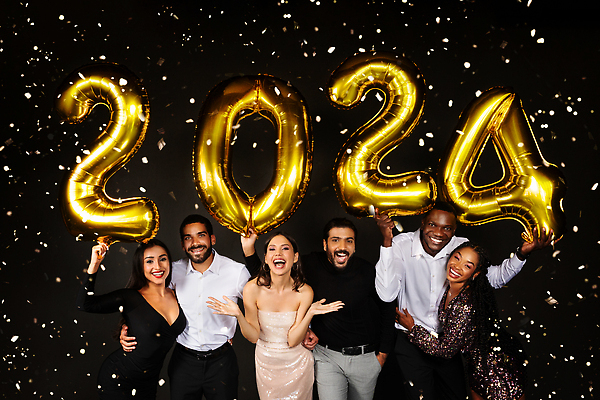 포토 JPG 해외이미지 드레스 여자 남자 행복 백그라운드 관계 새로움 새해 함께함 미소 웃음 사람 손짓 여러명 성인 친구 뷰티 숫자 파티 검은색 축제 우정 기쁨 축하 화려 그룹 연도 다문화 꽃가루 5 다인종 풍선 보여주기 다민족 고립 밀레니얼 해외202310 해외포토 문자 옷 감정 컬러 다수 컨셉 모션 표정 인종 이벤트 경제 가루 사회이슈 파일형식