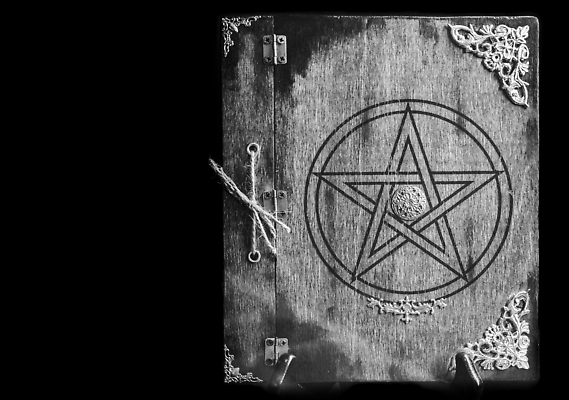 포토 JPG 해외이미지 디자인 종교 텍스트 상상 이야기 사람없음 책 검은색 어둠 수확 골동품 신비 무서움 심볼 복고 문학 공상 마법 나쁜 고딕 그런지 옛날 해외202310 해외포토 감정 컬러 컨셉 농업 파일형식