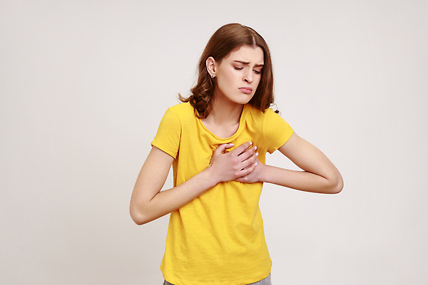 포토 JPG 해외이미지 백인 손 여자 회색배경 스트레스 실내 건강 피곤 한명 사람 10대 약 건강관리 고통 흰색 심장 긴급 잡기 호흡 질병 상처 공격 가슴 고립 궤 압력 우울증 타격 해외202310 해외포토 서양인 1 감정 컬러 백그라운드 컨셉 의학 모션 청소년 관리 내부 신체부위 회색 장기_의학 파일형식