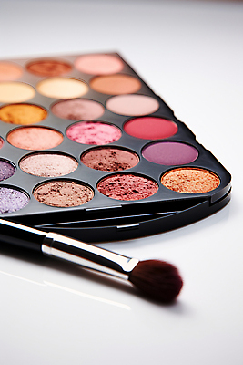 JPG 편집이미지 사람없음 컬러풀 화장 뷰티 화장품 미용용품 아이섀도 메이크업브러쉬 편집실사 AI포토 AI콘텐츠 컬러 붓 CG 오브젝트 파일형식