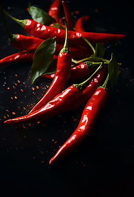 JPG 편집이미지 잎 고추 사람없음 빨간색 매움 편집실사 AI포토 AI콘텐츠 식물 컬러 채소 맛 CG 파일형식