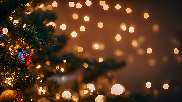 JPG 편집이미지 크리스마스 겨울 사람없음 반짝임 크리스마스트리 갈색 보케 빛망울 오너먼트 보케백그라운드 편집실사 AI포토 AI콘텐츠 계절 기념일 컬러 백그라운드 크리스마스장식 모션 빛 CG 파일형식