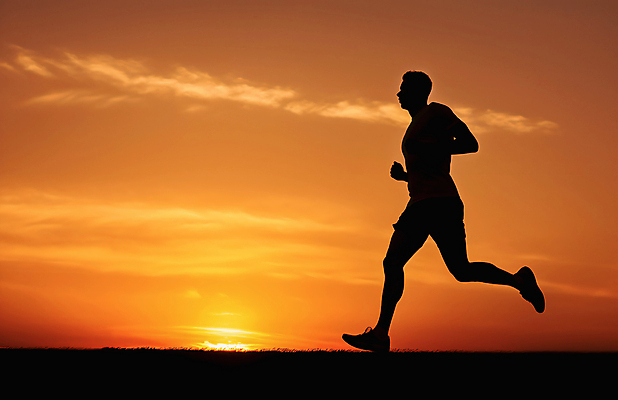 JPG 전신 편집이미지 남자 실루엣 하늘 건강 한명 성인 달리기 운동 주황색 일몰 유산소운동 러닝 성인남자한명만 편집실사 AI포토 AI콘텐츠 1 컬러 모션 촬영기법 사람 노을 CG 남자한명만 성인남자만 파일형식