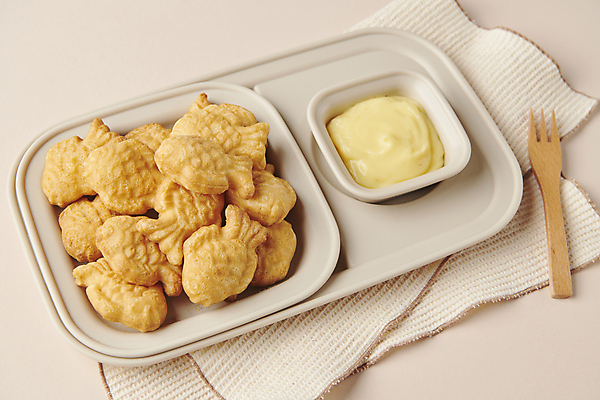 포토 JPG 스튜디오촬영 접시 포크 겨울 따뜻함 근접촬영 사람없음 천 겨울간식 붕어빵 길거리음식 슈크림 국내포토 식기 계절 음식 빵 뷰포인트 디저트 실내 직물 크림 파일형식