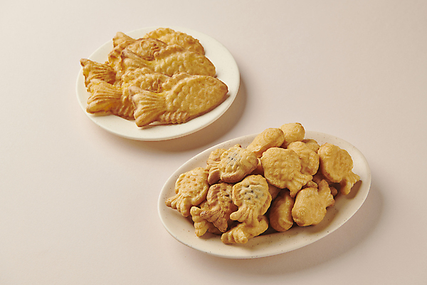 포토 JPG 스튜디오촬영 접시 겨울 따뜻함 사람없음 하이앵글 겨울간식 붕어빵 길거리음식 국내포토 식기 계절 음식 빵 뷰포인트 디저트 실내 파일형식