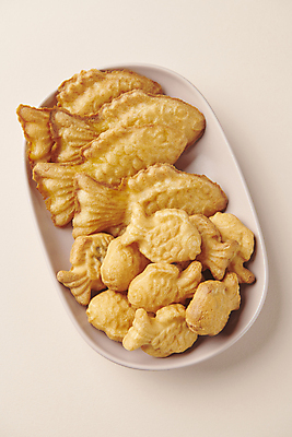 포토 JPG 스튜디오촬영 접시 겨울 따뜻함 사람없음 하이앵글 겨울간식 붕어빵 길거리음식 국내포토 식기 계절 음식 빵 뷰포인트 디저트 실내 파일형식