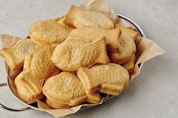 포토 JPG 스튜디오촬영 접시 겨울 따뜻함 근접촬영 사람없음 겨울간식 붕어빵 길거리음식 국내포토 식기 계절 음식 빵 뷰포인트 디저트 실내 파일형식