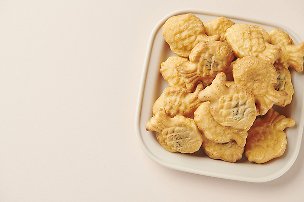 포토 JPG 스튜디오촬영 접시 겨울 따뜻함 사람없음 하이앵글 겨울간식 붕어빵 길거리음식 국내포토 식기 계절 음식 빵 뷰포인트 디저트 실내 파일형식