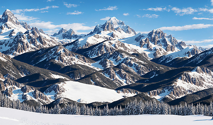JPG 나무 구름 편집이미지 겨울 풍경 사람없음 설원 추위 눈 설산 눈덮임 편집실사 AI포토 AI콘텐츠 자연요소 식물 계절 컨셉 날씨 산 눈_날씨 CG 파일형식