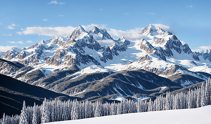 JPG 나무 구름 편집이미지 겨울 풍경 사람없음 설원 추위 눈 설산 눈덮임 편집실사 AI포토 AI콘텐츠 자연요소 식물 계절 컨셉 날씨 산 눈_날씨 CG 파일형식